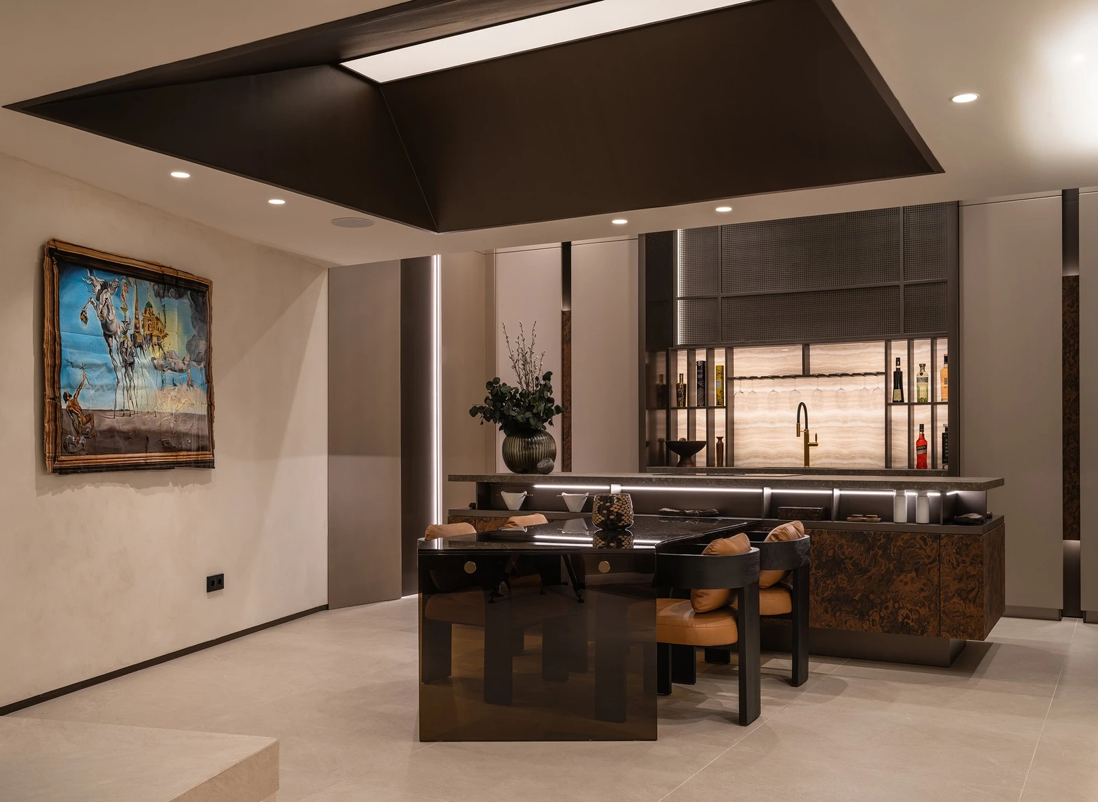 ATELIER: el ambiente completo con cuadro, mesa y barra